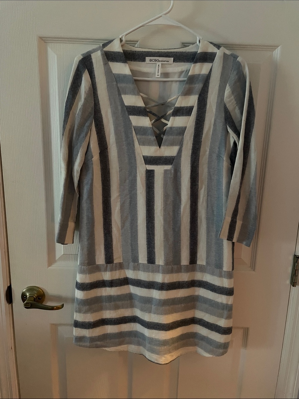 BCBGeneration Blue Striped V-Neck Midi Dress, XXS